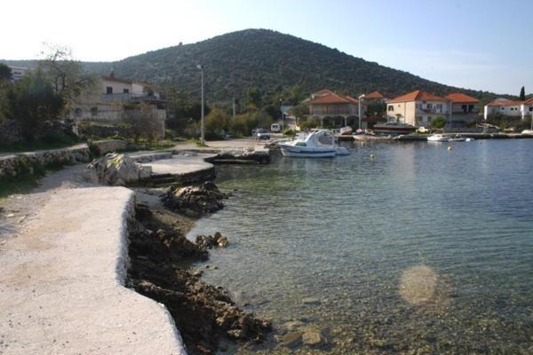 Apartments Ivan Orlic Vinišće Kültér fotó
