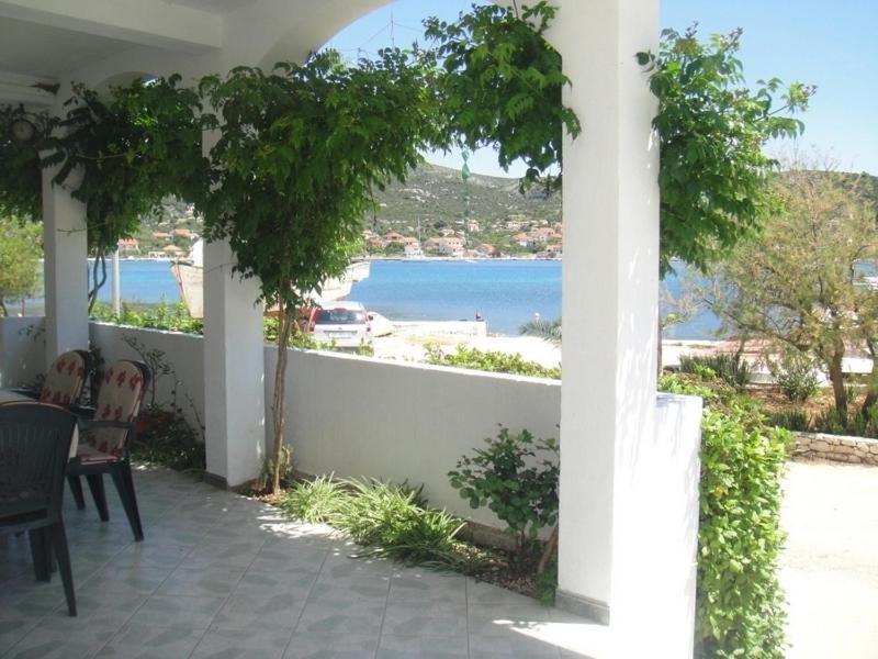 Apartments Ivan Orlic Vinišće Kültér fotó